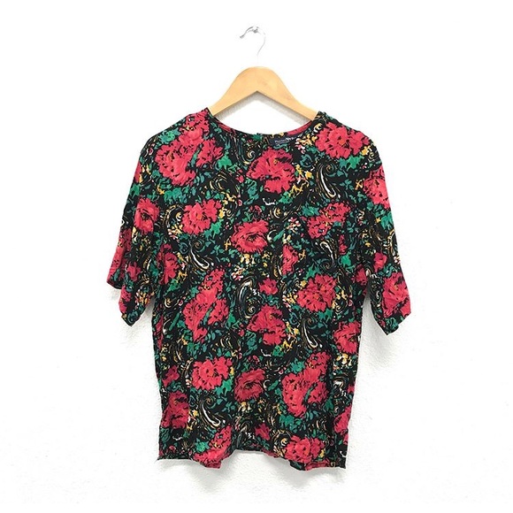 🌺Floral vintage top🌺 - Picture 2 of 3